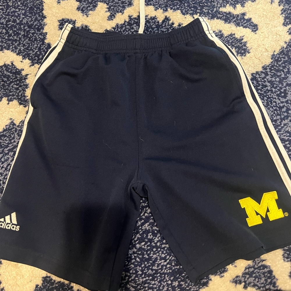 Adidas Michigan Boys size Medium mesh shorts